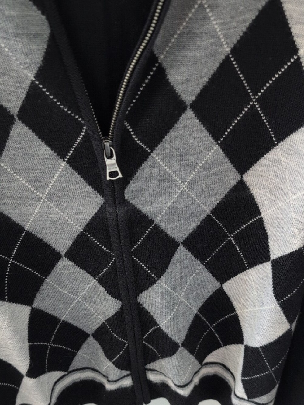 Express Men's Black & Gray Argyle Zip-Up Sweater - Picture 4 of 5
